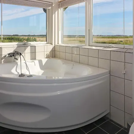 5 Star In Storvorde Feriehus
